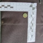 13.07.2021. Końskie. Skarby przy kościele. Półgrosz Stanisław August Poniatowski XVIII wiek (zaraz po wyjęciu z ziemi) / Radosław Nowek / Stowarzyszenie Historyczne Pasja