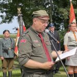 11.07.2021. Wola Grójecka k/Ćmielowa. Uroczystości upamiętniające rozbicie oddziału AK. Na zdjęciu: Rafał Obarzanek - prezes Środowiska Świętokrzyskich Zgrupowań Partyzanckich Armii Krajowej Ponury-Nurt / Emilia Sitarska / Radio Kielce