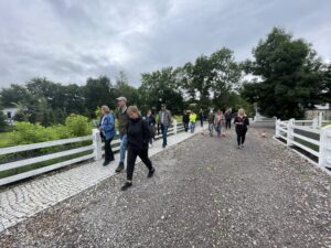 03.07.2021. Ruda Kościelna. Tereny XVIII-wiecznego dworu. Spacer historyczno-krajoznawczy / Emilia Sitarska / Radio Kielce