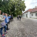 03.07.2021. Ruda Kościelna. Tereny XVIII-wiecznego dworu. Spacer historyczno-krajoznawczy / Emilia Sitarska / Radio Kielce