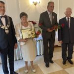 12.07.2021. Mirzec. Jubileusz Złotych Godów. Na zdjęciu (od lewej): Mirosław Seweryn - wójt gm. Mirzec,  Teresa i Józef Pońscy - małżonkowie, Krzysztof Lipiec - poseł PiS / Anna Głąb / Radio Kielce