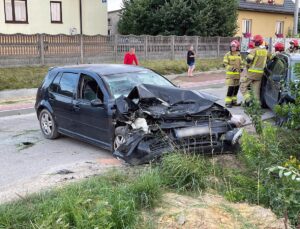 24.07.2021. Wilków. Zderzenie dwóch aut osobowych / Wiktor Taszłow / Radio Kielce