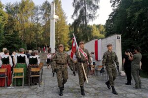 24.07.2021. Pomnik bohaterów Republiki Pińczowskiej. Obchody 77. rocznicy utworzenia Republiki Pińczowskiej / Marta Gajda / Radio Kielce