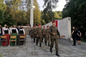 24.07.2021. Pomnik bohaterów Republiki Pińczowskiej. Obchody 77. rocznicy utworzenia Republiki Pińczowskiej / Marta Gajda / Radio Kielce