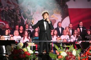 16.08.2020. Kielce. Koncert "Polska dziękuje. W świętokrzyskim pieśń się niesie". Na zdjęciu: Piotr Rubik / Wiktor Taszłow / Radio Kielce