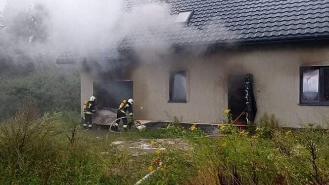 16.08.2021 Bartków w gminie Zagnańsk. Pożar budynku mieszkalnego / OSP KSRG Samsonów