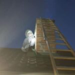 17.08.2021 Strażacy usuwający gniazda niebezpiecznych owadów / OSP Nowa Słupia