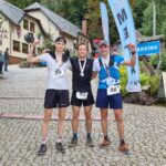 28.08.2021. Bieg górski wokół Świętego Krzyża. Na zdjęciu (od lewej): Bartosz Kaźmierczyk - drugi na mecie, Krzysztof Wójcik - zwycięzca Górskiego Maratonu Świętokrzyskiego i Cezary Cioch - trzeci na mecie / Maciej Makuła / Radio Kielce