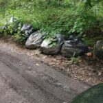 21.08.2021. Hucisko koło Stąporkowa. Nielegalne wysypisko śmieci / Stowarzyszenie Historyczno-Eksploracyjne „Kohorta”