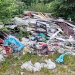 21.08.2021. Hucisko koło Stąporkowa. Nielegalne wysypisko śmieci / Stowarzyszenie Historyczno-Eksploracyjne „Kohorta”