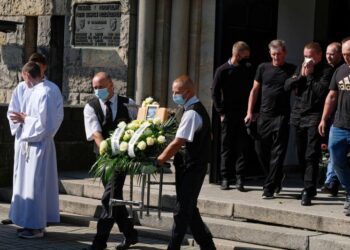 07.08.2021. Świętochłowice. Uroczystości pogrzebowe 19-letniej Barbary Sz. / PAP/Andrzej Grygiel