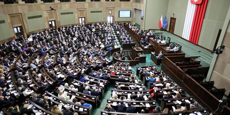 11.08.2021. Warszawa. Posłowie na sali obrad Sejmu / Wojciech Olkuśnik / PAP
