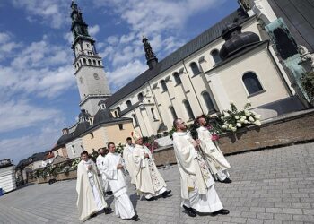 15.08.2021. Częstochowa. Metropolita częstochowski abp Wacław Depo przewodniczy mszy świętej odpustowej na Jasnej Górze / Waldemar Deska / PAP