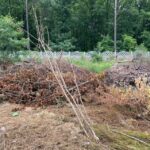 04.08.2021. Starachowice. Śmieci składowane na cmentarzach komunalnych / Stowarzyszenie "Inicjatywa dla Starachowic"/Facebook