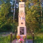 Michala Góra. Z kapliczki ufundowanej przez myśliwych ktoś ukradł poroże. Na zdjęciu kapliczka przed dewastacją / Marcin Rybus