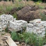 04.08.2021. Starachowice. Śmieci składowane na cmentarzach komunalnych / Stowarzyszenie "Inicjatywa dla Starachowic"/Facebook