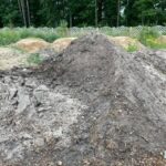 04.08.2021. Starachowice. Śmieci składowane na cmentarzach komunalnych / Stowarzyszenie "Inicjatywa dla Starachowic"/Facebook