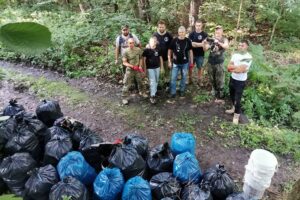 21.08.2021. Hucisko koło Stąporkowa. Nielegalne wysypisko śmieci / Stowarzyszenie Historyczno-Eksploracyjne „Kohorta”