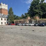 02.08.2021. Sandomierz. Wyremontowany parking przy siedzibie Caritas Diecezji Sandomierskiej na starówce / Grażyna Szlęzak-Wójcik / Radio Kielce