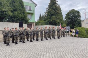 08.08.2021. Garbów. Odsłonięcie popiersia generała Józefa Dowbora-Muśnickiego / Grażyna Szlęzak-Wójcik / Radio Kielce