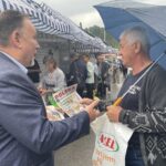 23.08.2021. Staszów. Promocja rozwiązań dla rolnictwa, ujętych w Polskim Ładzie. Na zdjęciu (po lewej): Marek Kwitek - poseł PiS / Grażyna Szlęzak-Wójcik / Radio Kielce