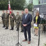 08.08.2021. Garbów. Odsłonięcie popiersia generała Józefa Dowbora-Muśnickiego. Na zdjęciu (w środku): Jarosław Rusiecki - senator PiS / Grażyna Szlęzak-Wójcik / Radio Kielce