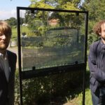 19.08.2021. Sandomierz. Szklany spacer. od lewej Mikołaj Getka- Kenig dyrektor Muzeum Okręgowego w Sandomierzu, dr hab. Tomisław Giergiel Muzeum Okręgoweo w Sandomierzu. / Grażyna Szlęzak-Wójcik / Radio Kielce