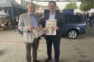 23.08.2021. Staszów. Promocja rozwiązań dla rolnictwa, ujętych w Polskim Ładzie. Na zdjęciu (od lewej): Krzysztof Lipiec - prezes świętokrzyskich struktur PiS i Marek Kwitek - poseł PiS / Grażyna Szlęzak-Wójcik / Radio Kielce