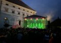 19.08.2021. Sandomierz. Dziedziniec Zamku Królewskiego. Koncert Kamila Bednarka / Grażyna Szlęzak-Wójcik / Radio Kielce