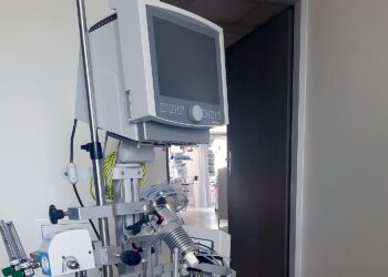 Sprzęt dla szpitala w Staszowie przekazany ze szpitala tymczasowego w Kielcach. Na zdjęciu aparat ECMO / Szpital Powiatowy w Staszowie
