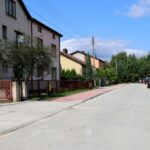 25.08.2021. Starachowice. Ulica Łazy przed i po remoncie / UM Starachowice