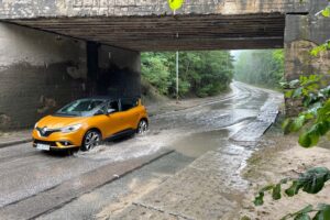 30.08.2021. Kielce. Utrudnienia na ulicy Chorzowskiej / Wiktor Taszłow / Radio Kielce