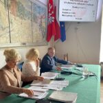 25.08.2021. Sandomierz. Sesja Rady Miasta Sandomierza. Na zdjęciu (od lewej): Barbara Grębowiec - skarbnik miasta, Aneta Przyłucka - sekretarz, Janusz Stasiak - wiceburmistrz Sandomierza / Grażyna Szlęzak-Wójcik / Radio Kielce