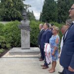 08.08.2021. Garbów. Odsłonięcie popiersia generała Józefa Dowbora-Muśnickiego / Grażyna Szlęzak-Wójcik / Radio Kielce