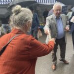 23.08.2021. Staszów. Promocja rozwiązań dla rolnictwa, ujętych w Polskim Ładzie. Na zdjęciu (po prawej): Krzysztof Lipiec - prezes świętokrzyskich struktur PiS i Stanisław Batóg - wiceprzewodniczący Rady Powiatu Staszowskiego / Grażyna Szlęzak-Wójcik / Radio Kielce