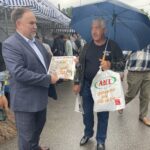 23.08.2021. Staszów. Promocja rozwiązań dla rolnictwa, ujętych w Polskim Ładzie. Na zdjęciu (po lewej): Marek Kwitek - poseł PiS / Grażyna Szlęzak-Wójcik / Radio Kielce