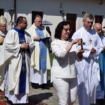 15.08.2021. Rytwiany. Pustelnia Złotego Lasu. Uroczystości odpustowe. Na zdjęciu (z lewej): Krzysztof Nitkiewicz - biskup sandomierski / ks. Grzegorz Słodkowski / rzecznik diecezji  sandomierskiej