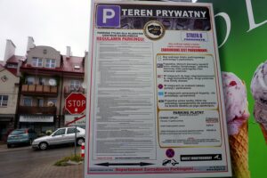 05.08.2021. Kielce. Parking przed marketem przy ulicy Szydłówek Górny / Anna Kwapisz / Radio Kielce