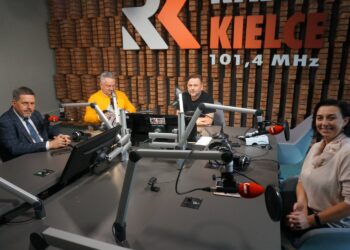 31.08.2021. Radio Kielce. Punkty Widzenia. Na zdjęciu (od lewej): Jarosław Karyś - przewodniczący Rady Miasta Kielce, Krzysztof Wojsa - właściciel biura nieruchomości Eurolocum, Robert Szumielewicz - Radio Kielce, Monika Kowalczyk - radna Rady Miasta Kielce / Sebastian Kalwat / Radio Kielce