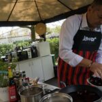 19.08.2021. Kielce. Letnia Kuchnia Radia Kielce. Mięsny czwartek. Na zdjęciu: Mirosław Ciołak - restauracja Siesta w Hotelu Red w Ostrowcu Św. / Anna Kwapisz / Radio Kielce