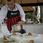 19.08.2021. Kielce. Letnia Kuchnia Radia Kielce. Mięsny czwartek. Na zdjęciu: Mirosław Ciołak - restauracja Siesta w Hotelu Red w Ostrowcu Św. / Anna Kwapisz / Radio Kielce