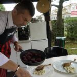 19.08.2021. Kielce. Letnia Kuchnia Radia Kielce. Mięsny czwartek. Na zdjęciu: Mirosław Ciołak - restauracja Siesta w Hotelu Red w Ostrowcu Św. / Anna Kwapisz / Radio Kielce