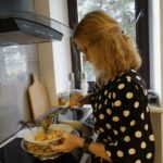 23.08.2021. Kielce. Letnia Kuchnia Radia Kielce. Wegański poniedziałek. Na zdjęciu: Dorota Wawrzycka - dietetyk, specjalista żywienia klinicznego, weganka / Anna Kwapisz / Radio Kielce