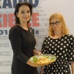 23.08.2021. Kielce. Letnia Kuchnia Radia Kielce. Wegański poniedziałek. Na zdjęciu (od lewej): Magdalena Sitek - Radio Kielce, Dorota Wawrzycka - dietetyk, specjalista żywienia klinicznego, weganka / Anna Kwapisz / Radio Kielce