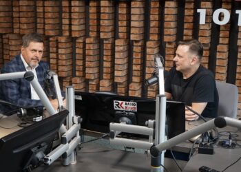 23.02.2021 Radio Kielce. Punkty Widzenia. Od lewej: Jarosław Karyś - przewodniczący kieleckiej rady miasta i Robert Szumielewicz - Radio Kielce / Sebastian Kalwat / Radio Kielce