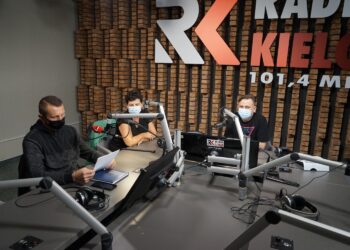 24.08.2021. Radio Kielce. Punkty Widzenia. Na zdjęciu (od lewej): Mariusz Bednarski - podkomisarz z Komendy Wojewódzkiej Policji w Kielcach, Danuta Kossak - psycholog, Robert Szumielewicz - Radio Kielce / Sebastian Kalwat / Radio Kielce