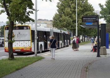 przystanek autobusowy, autobus, MPK / Radio Kielce