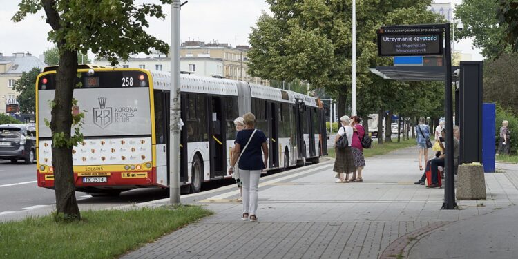 przystanek autobusowy, autobus, MPK / Radio Kielce