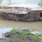 26.08.2021. Końskie. Pozostałości zalanego mostku / Magdalena Galas-Klusek / Radio Kielce