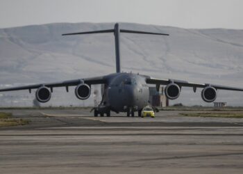 18.08.2021 Afganistan. Samolot NATO podczas akcji ewakuacyjnej z Kabulu. / ZURAB KURTSIKIDZE / PAP/EPA